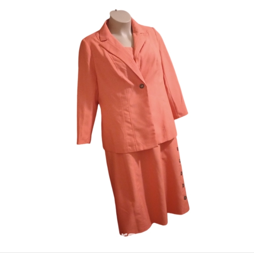 Dress suit